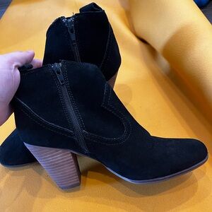 Steve Madden | Black suede tassel ankle boots | Mid heels | size 7.5M